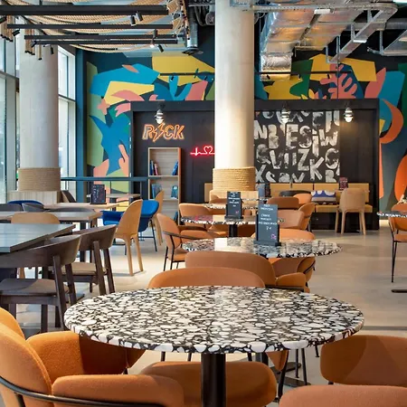 Moxy Nice-2